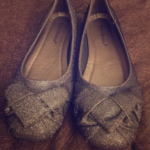Gorgeous Pierre Dumas Metallic Flats Size 7.5 NWOB